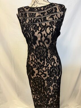 Betsy & Adam Black Lace Mermaid Gown Size 4 Formal Evening Dress